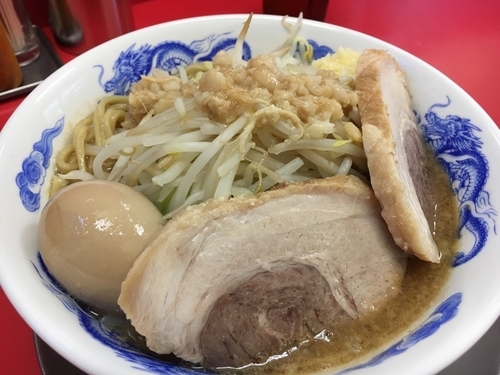 「豚玉ラーメン並盛アブラニンニクまし」@ジャンクガレッジ 北浦和店の写真