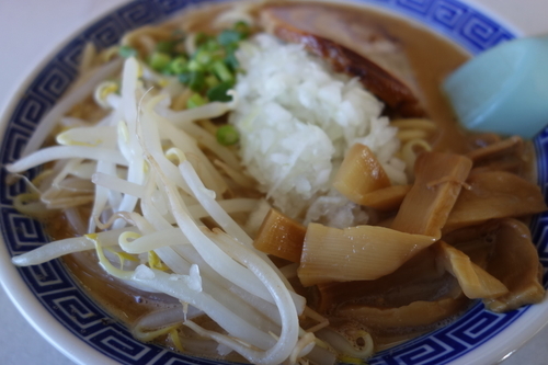 「味噌らーめんこってり太麺中盛り800円」@栄勝軒の写真