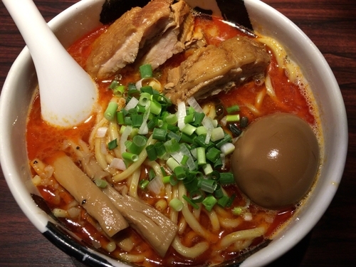 「無骨ら〜麺赤」@麺屋武蔵 武骨の写真