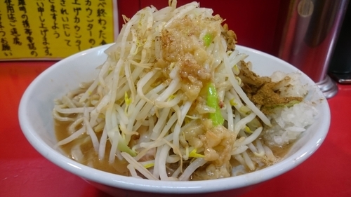 「ラーメン￥700(玉ねぎ＋アブラ＋魚粉)」@豚ラーメン 蕨店の写真