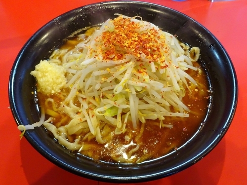 「辛いらーめん（800円）ニンニクとうがらし」@麺屋 桐龍の写真