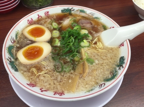 「特製醤油煮卵ラーメン」@魁力屋 茨木店の写真