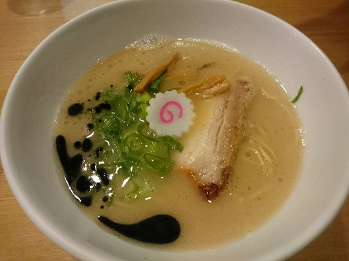 「ミニミラノとんこつラーメン」@CASA LUCAの写真