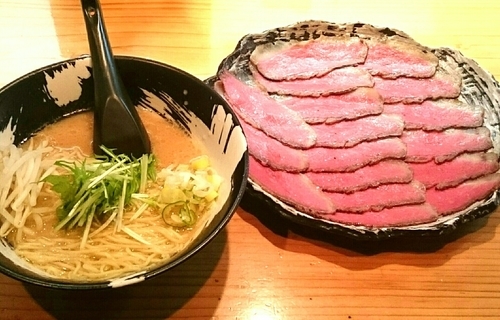 「チャーギュウ麺 極み－kiwami－(白湯 黒)」@ラーメン 道玄の写真