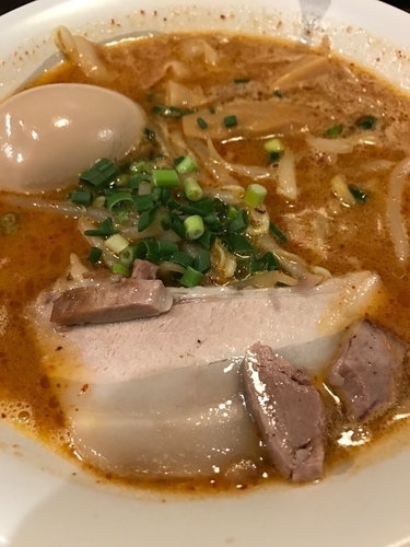 「味玉辛味噌ラーメン（900円くらい）」@らーめん 勝三の写真