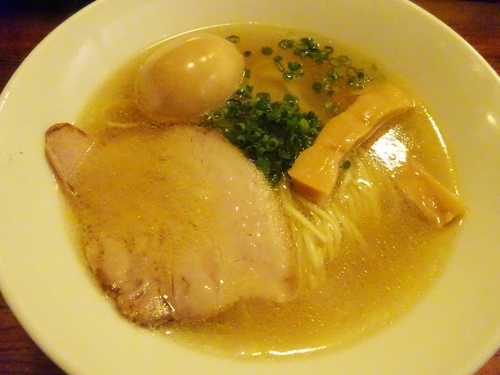 「淡麗鶏塩そばと灯花焼豚丼の満腹セット　　950円」@塩つけ麺 灯花の写真