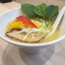 鶏白湯塩ラーメン