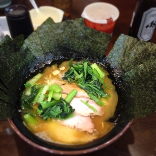 「チャーシュー麺 海苔 青菜」@杉田家 千葉祐光店の写真