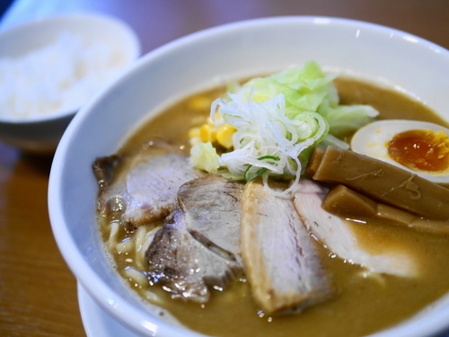 「味噌ラーメン 太麺＋サービスライス＋サービスチャーシュー（ロ」@K’s Gardenの写真