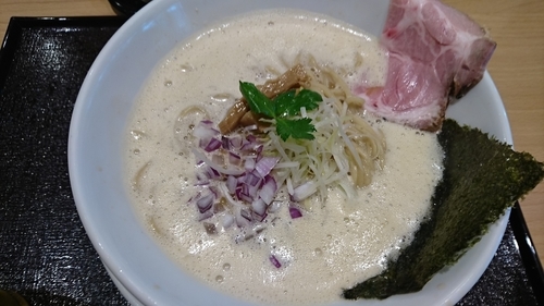 「うまい鶏白湯らー麺（大盛）」@うまい麺には福来たる 西中島店の写真