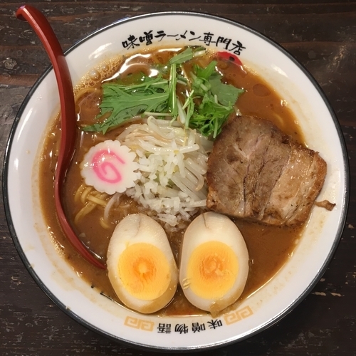 「土佐カツオ味噌味玉ラーメン (800円)」@味噌ラーメン専門店 麺屋 國丸 南国店の写真