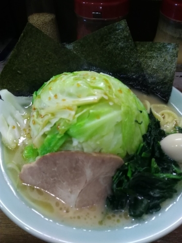 「ラーメン＆キャベツ(￥680+￥130=￥810)」@横浜家系ラーメン ほどが家の写真