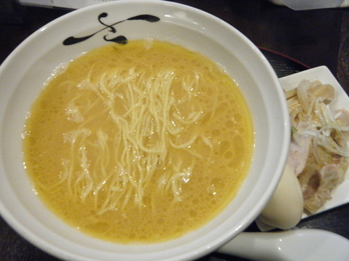 「新年限定：福味鶏の鶏白湯らぁ麺味玉入り900円」@長野らぁ麺 さくら木の写真