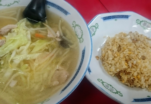 「タンメン＋半チャン（ランチタイム５０円引き）」@伊峡の写真