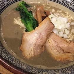 濃厚煮干白湯そば700円+替え玉150円