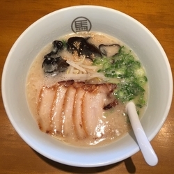 白うま肉入り (880円)