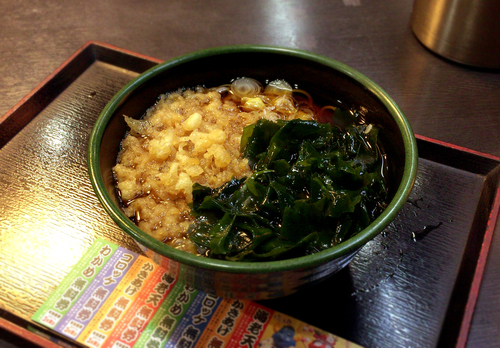 「かけそば(320円)+わかめ(クーポン)」@ゆで太郎 本所吾妻橋店の写真