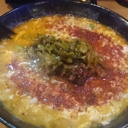 挽き肉と玉子のピリ辛ニンニクラーメン（800円）