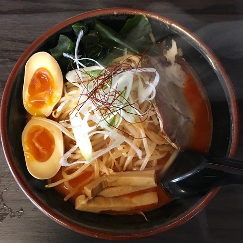 「鉄火麺 (880円) 味玉 (100円)」@北海道ラーメン はせ川の写真