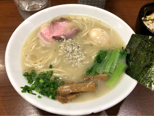 「味玉鶏白湯ラーメン(濃厚)」@自家製麺 麺処 東行の写真