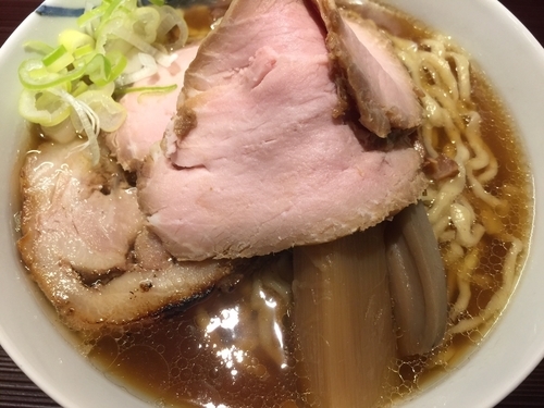 「醤油（手もみ麺）（大）＋チャーシュー」@麺 みつヰの写真