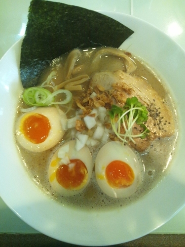 「鶏白湯ラーメン(味玉トッピング)」@麺屋 轍の写真