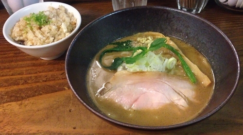 「手作り味噌と牡蠣のラーメン(限定)＋鯛めし(夜20食限定)」@貝だしラーメン 貝ガラ屋の写真