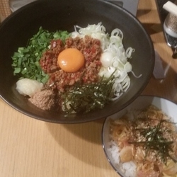 台湾混ぜそば大盛とピリ辛ミニ丼