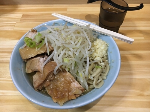 「小ブタラーメン（370g）ニンニク」@ラーメン寿々㐂の写真
