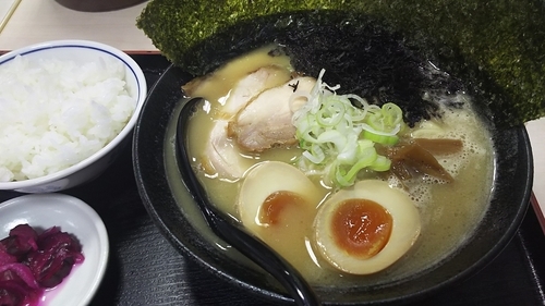 「濃厚鶏白湯　特製ラーメン」@気むずかし家の写真