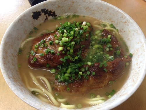 「ソーキそば(中)」@明石食堂の写真