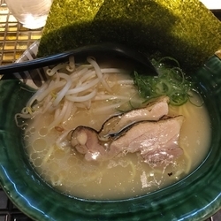 鶏ベースの濃厚塩ラーメン（こってり）