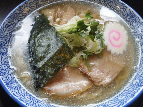 「手打ち煮干し中華そば・白醤油750円」@手打ち中華そば 㐂八の写真