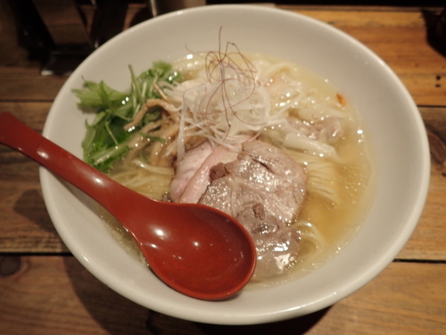 「香彩鶏だし特製塩らーめん990円」@麺屋 翔 西新宿本店の写真