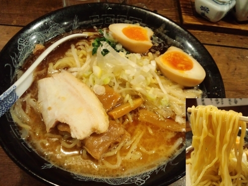 「「期間限定」黒ニンニクマー油味噌そば大盛1000円」@大雪軒 新百合ヶ丘VIVRE店の写真