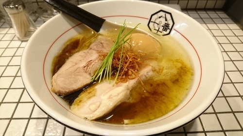 「辛味塩そば＋味玉(クーポン)」@81番の写真