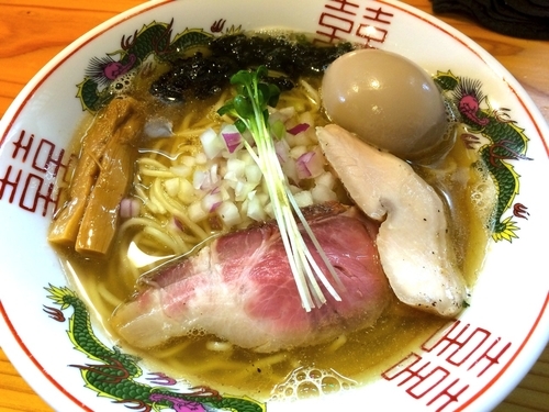 「煮干しそば塩（780円）+味玉」@中華蕎麦 みうらの写真