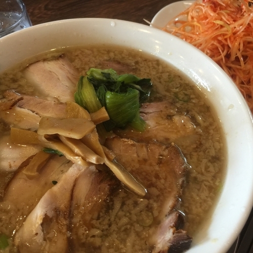 「チャーシュー麺、辛子ネギ」@万太郎ラーメン 妻有ショッピングセンター店の写真