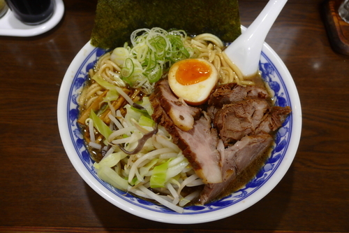 「らーめん 並（約460g）／十八番とっぴんぐ￥1,000」@麺舗十六の写真