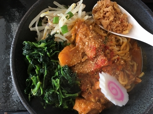 「【限定】エスニックカレーまぜそば 850円（ほうれん草+100円」@麺亭 九里林 大甕店の写真