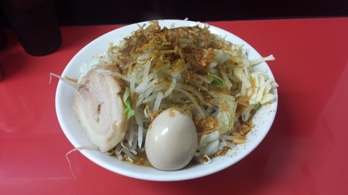 「ラーメン(並)700円変身100円ラーパス味玉」@びんびん豚の写真