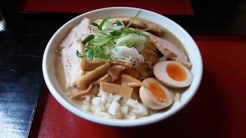 「超濃厚煮干し中華そば(全部のせ+ニンニク)」@ラーメンハウスにぼ兄弟の写真