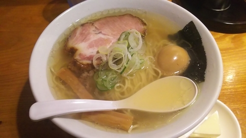 「塩バターらあめん（大盛り）￥760＋煮玉子￥130」@上州地鶏ラーメン 翔鶴の写真