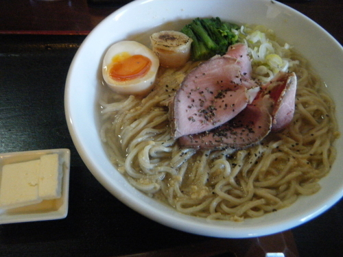 「ホタテとカルピスバターの塩そば890円　ﾗｰﾊﾟｽ大盛」@和風らーめん 凪の写真