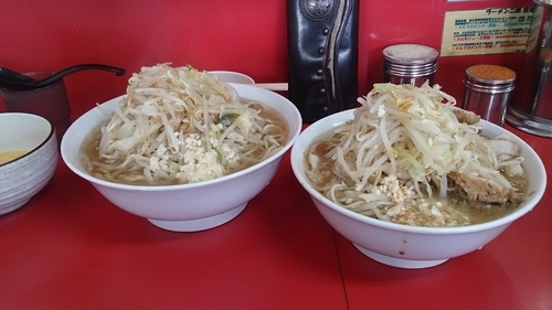 「大ラーメン(麺増)800円+生卵2個100円」@ラーメン二郎 茨城守谷店の写真