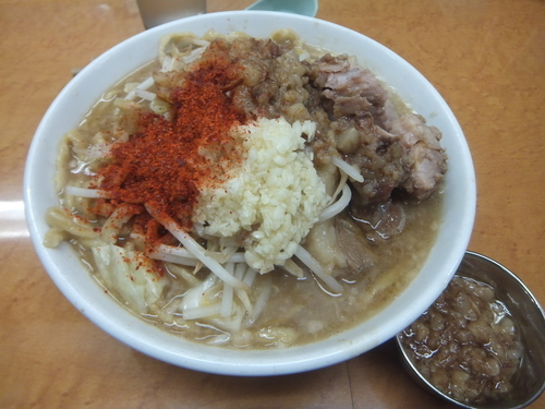 「ラーメン並750円ニンニクアブラトウガラシ」@ラーメン荘 歴史を刻め 六甲道の写真