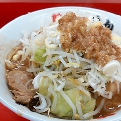 豚ラーメン　870円
