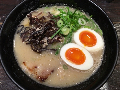 「とんこつラーメン」@とんこつらーめん俺式 純 東京ラーメンストリート店の写真
