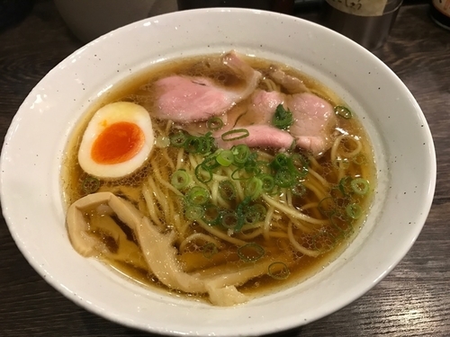 「純系名古屋コーチン丸鶏＋鰹本枯れ節の限定中華そば」@中華そば 無限の写真