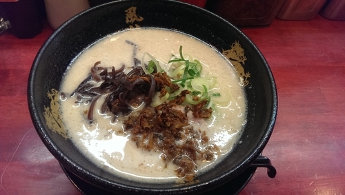 「ラーメン、替玉ｗ」@とんこつラーメン 博多風龍 渋谷店の写真